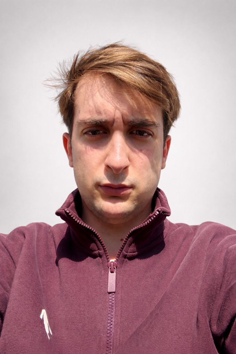 retrato serio de hombre joven